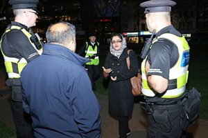 cllr Shiria Khatun talks to PCSO's -1